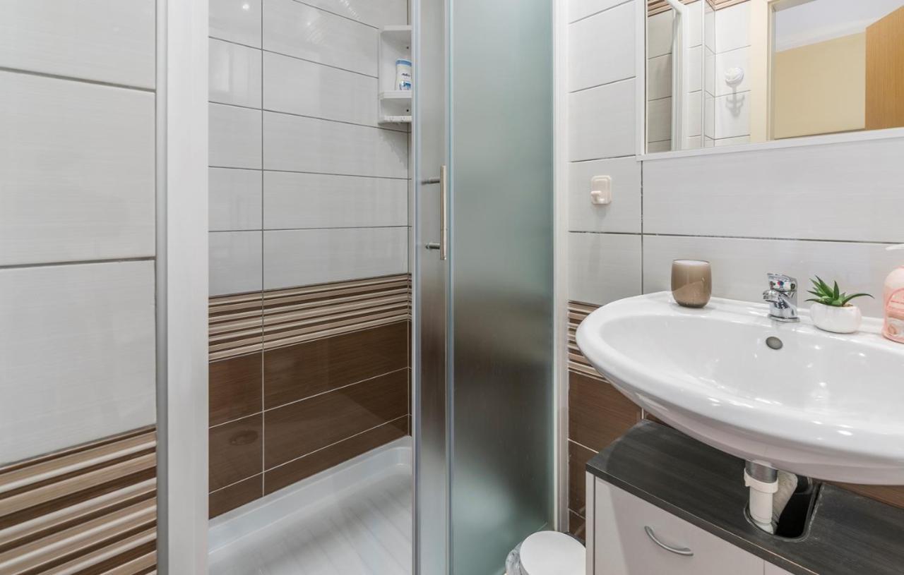 Apartments Loredana Пореч Экстерьер фото